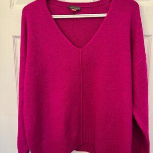 Vince Camuto Fushia V neck sweater
